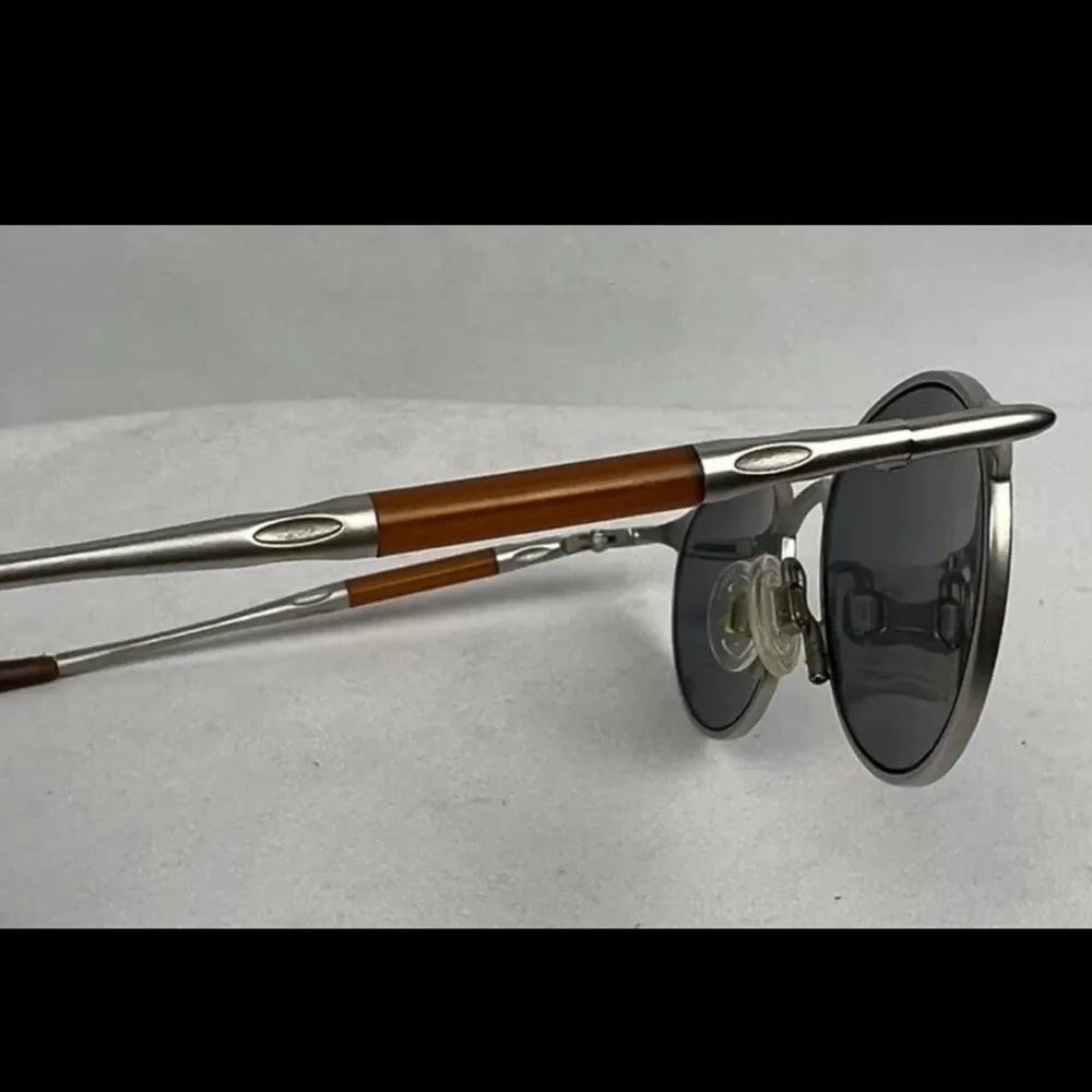 OAKLEY OO Michael Jordan E-Wire Blue Iridium/Matte Silver Gen 1 Round Sunglasses - Picture 5 of 10